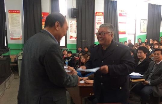 河北78歲農(nóng)民上大學(xué)：終身學(xué)習(xí)才能不斷向上